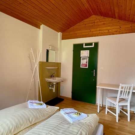 Alpine Base Hostel - Adults Only Lauterbrunnen Ngoại thất bức ảnh
