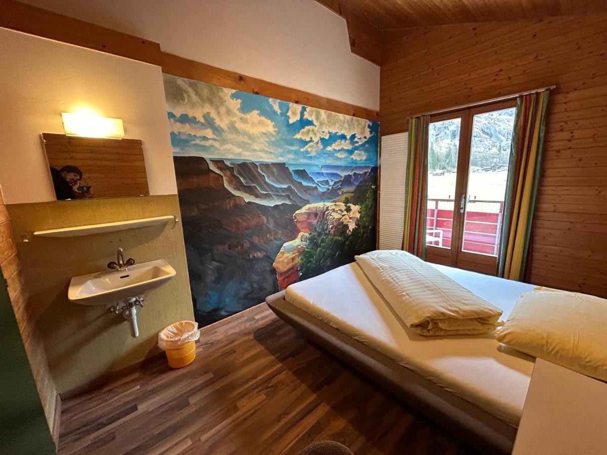 Alpine Base Hostel - Adults Only Lauterbrunnen Ngoại thất bức ảnh