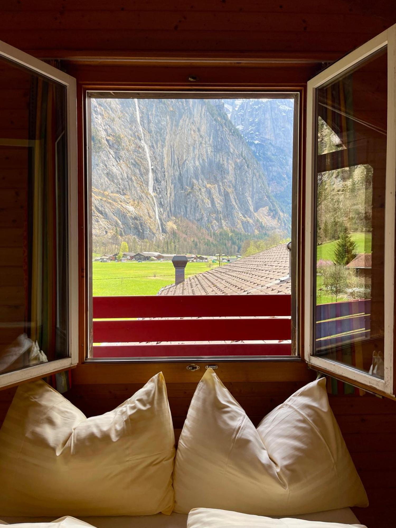 Alpine Base Hostel - Adults Only Lauterbrunnen Ngoại thất bức ảnh