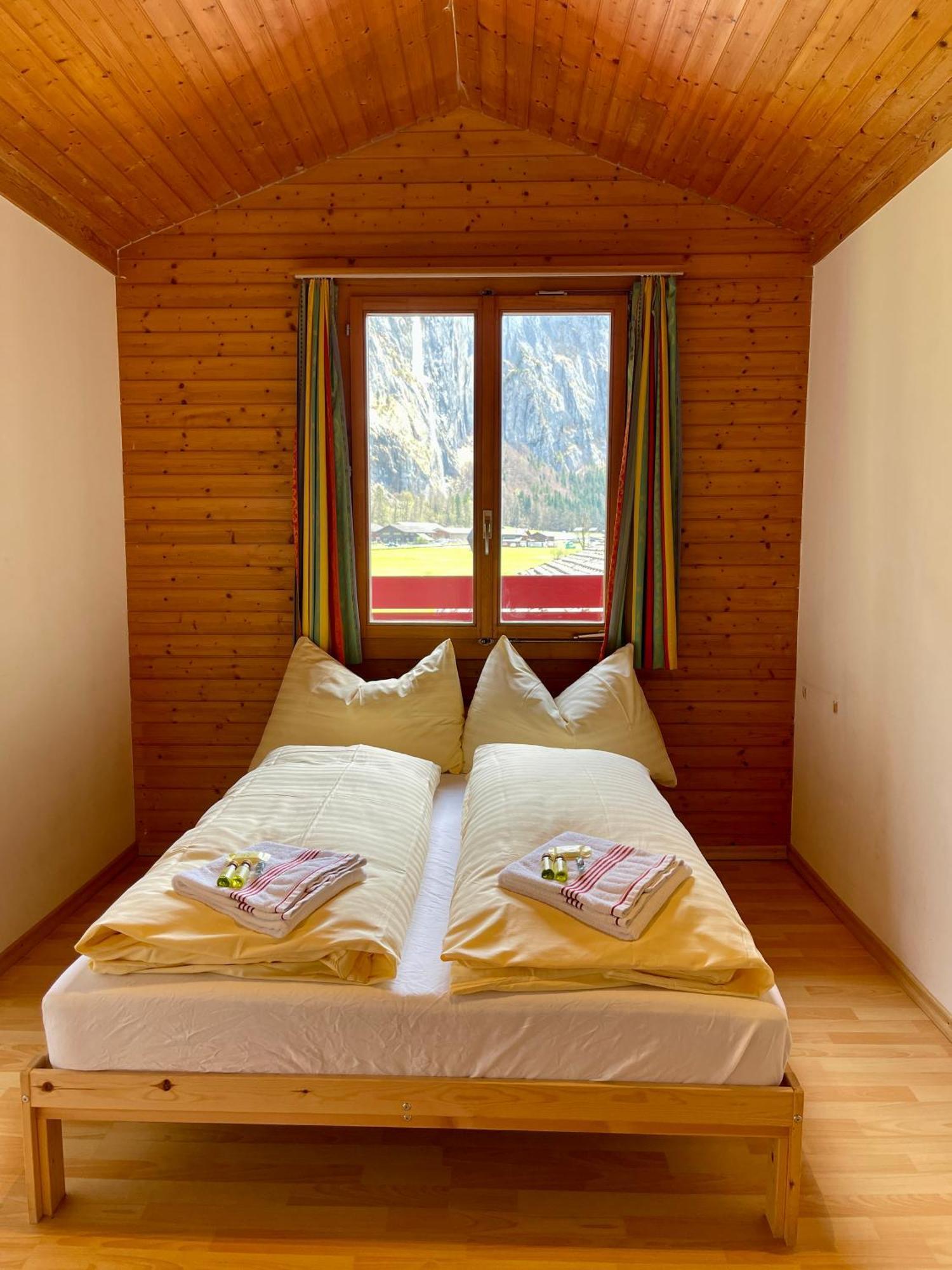 Alpine Base Hostel - Adults Only Lauterbrunnen Ngoại thất bức ảnh