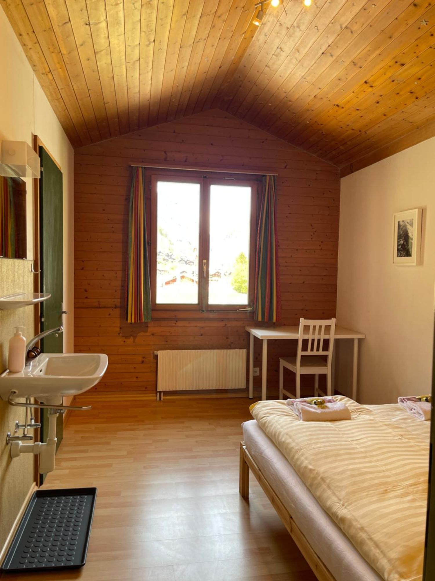Alpine Base Hostel - Adults Only Lauterbrunnen Ngoại thất bức ảnh